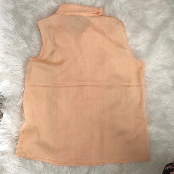 Tie Neck Sleeveless Blouse - Picture 3 of 4